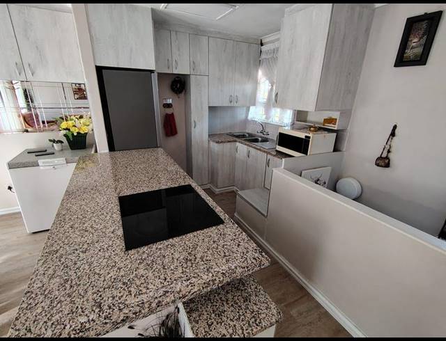 2 BEDROOM TOWNHOUSE FOR SALE IN SUNNINGDALE